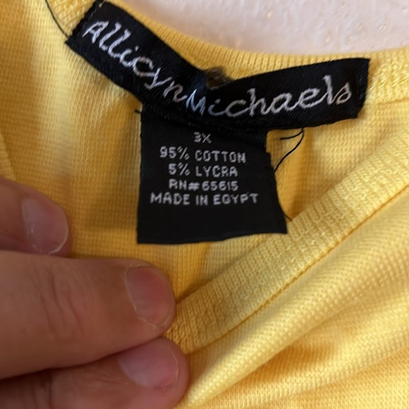 Shirt 5/$10.00 if bundled - Picture 4 of 4